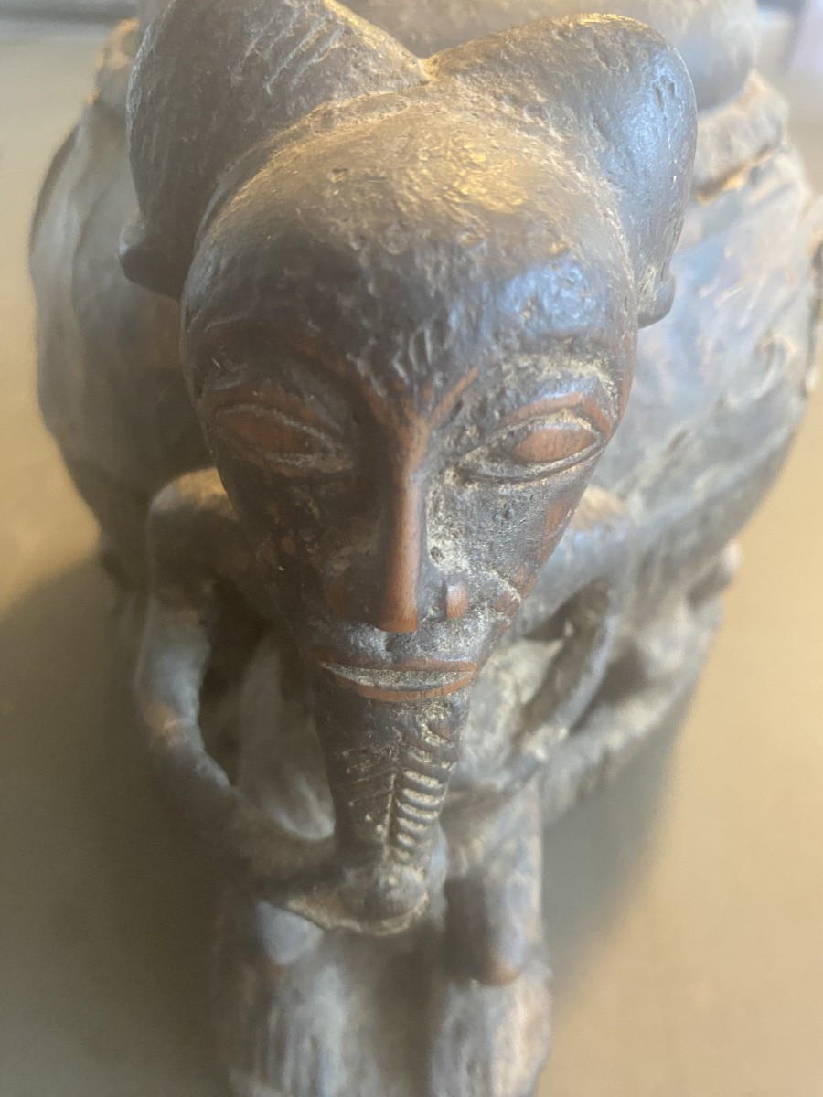 Oracle Box With Mouse Baoule Ivory Coast-photo-1