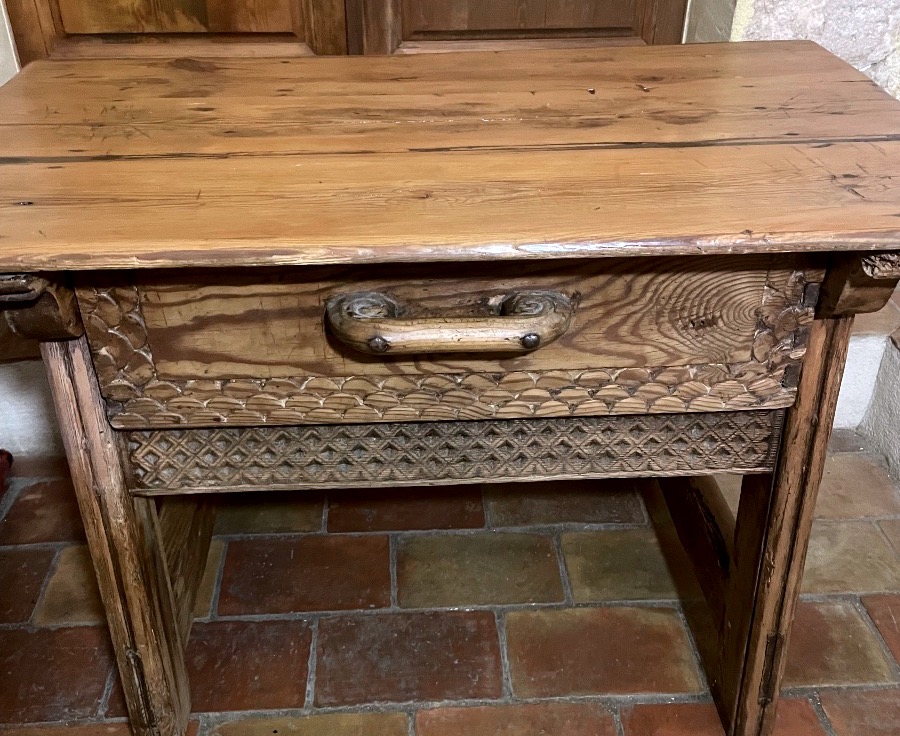 Small 19th Century Carved Pine Mountain Table-photo-4