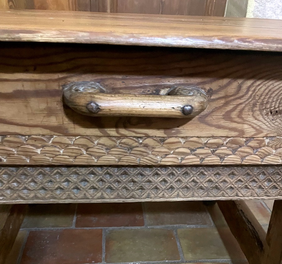 Small 19th Century Carved Pine Mountain Table-photo-1