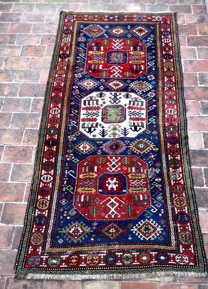 Tapis caucasien Kazak ancien noué main – 260 × 125 cm – Très bel état