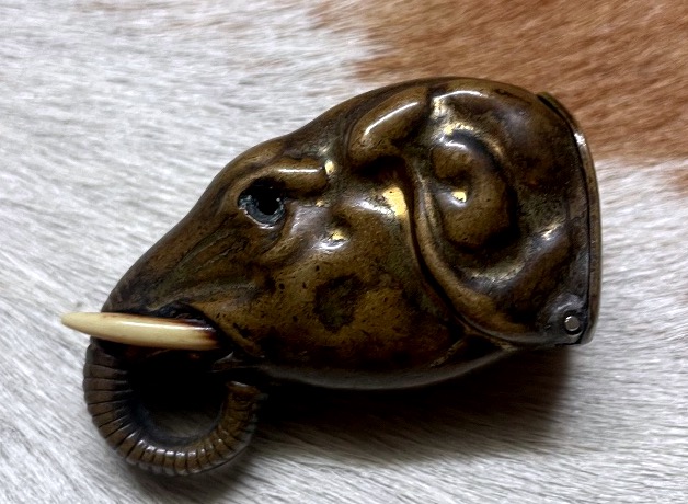Petit pyrogène en bronze en forme de tête d'éléphant – Fin XIXᵉ siècle