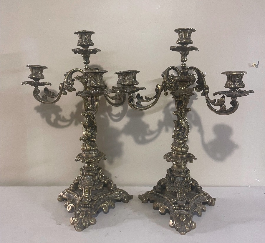Paire de candélabres en bronze à 4 lumières – Style Louis XV – Vers 1950