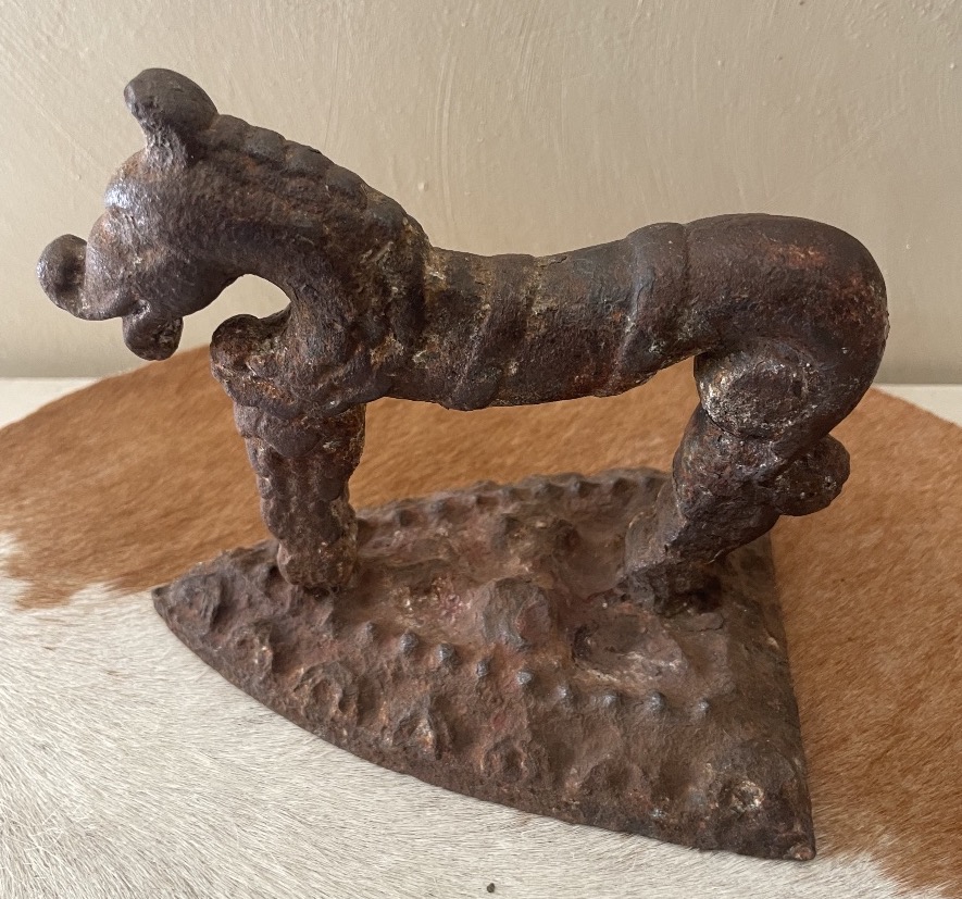 Rare fer à repasser en fonte de fer - zoomorphe – Art populaire – XVIIIᵉ siècle probable !