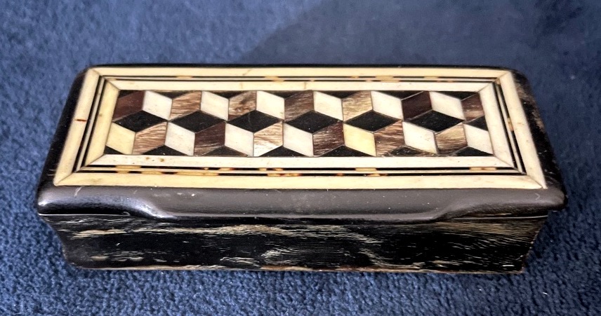 Antique Snuffbox Made Of Horn And Marquetry – 19th Century-photo-4