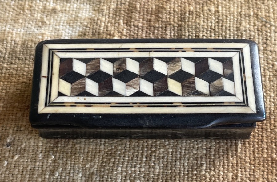 Antique Snuffbox Made Of Horn And Marquetry – 19th Century