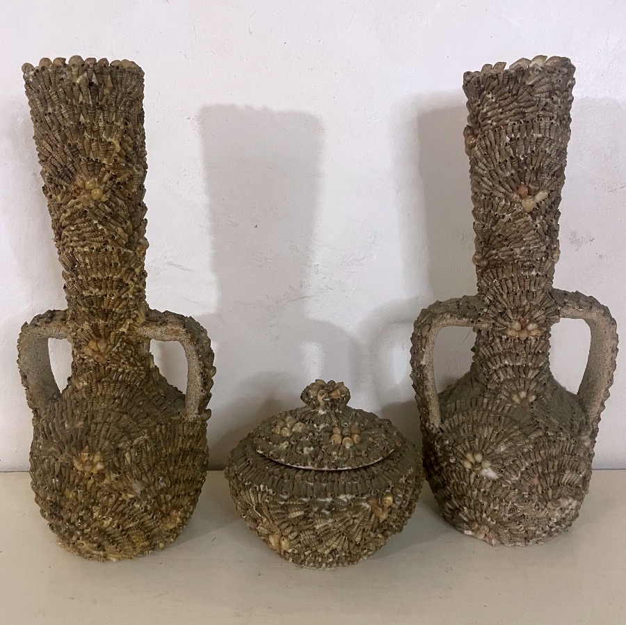 Three-piece Set In Terracotta And Shells – Maritime Folk Art – 20th Century