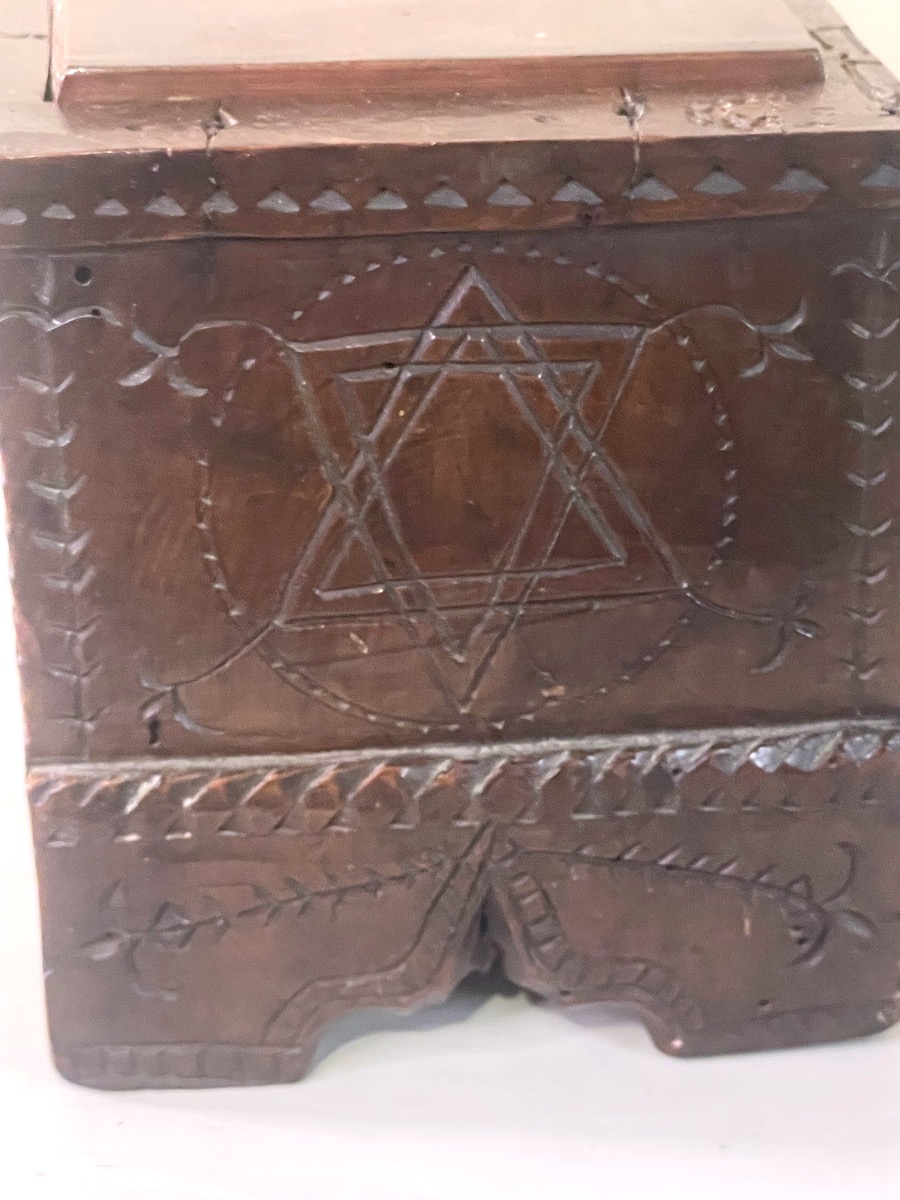Monoxyle Lacemaker's Box – Velay Folk Art – 19th Century-photo-2