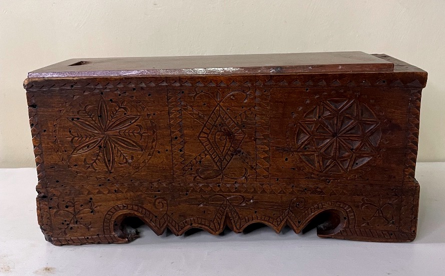 Monoxyle Lacemaker's Box – Velay Folk Art – 19th Century