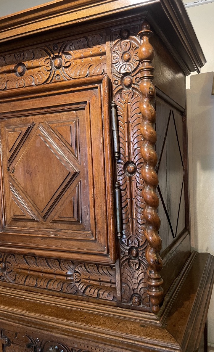 Buffet à retrait  Renaissance en noyer sculpté – XVIIe siècle-photo-8