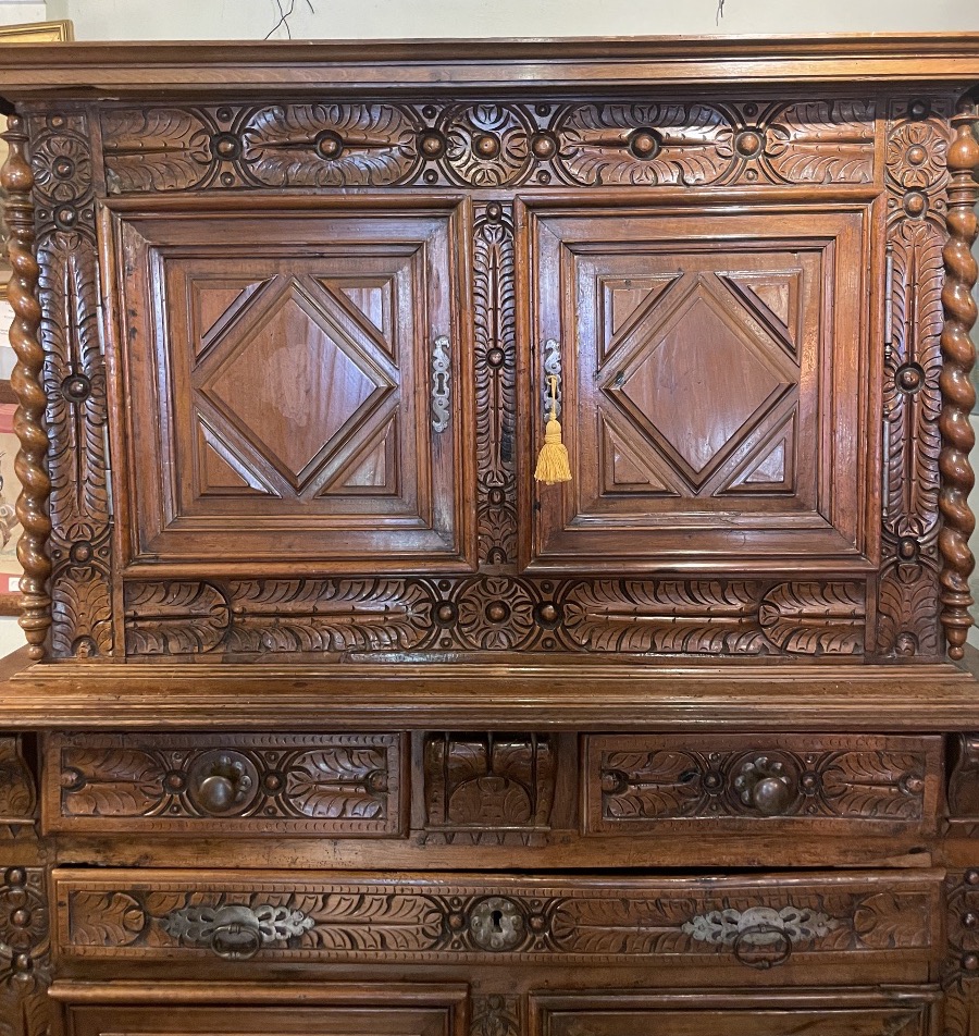 Buffet à retrait  Renaissance en noyer sculpté – XVIIe siècle-photo-4
