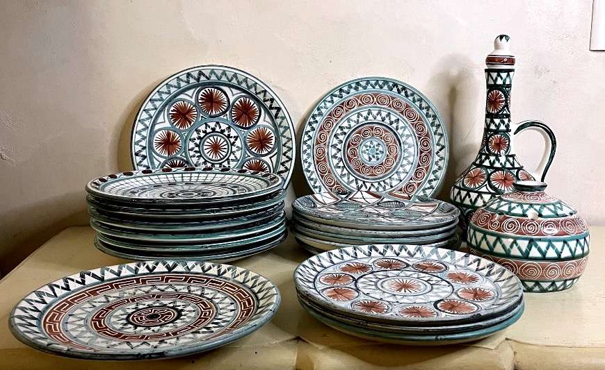 Ensemble de céramiques à décor géométrique, dans l'esprit de Robert Picault – XXe siècle