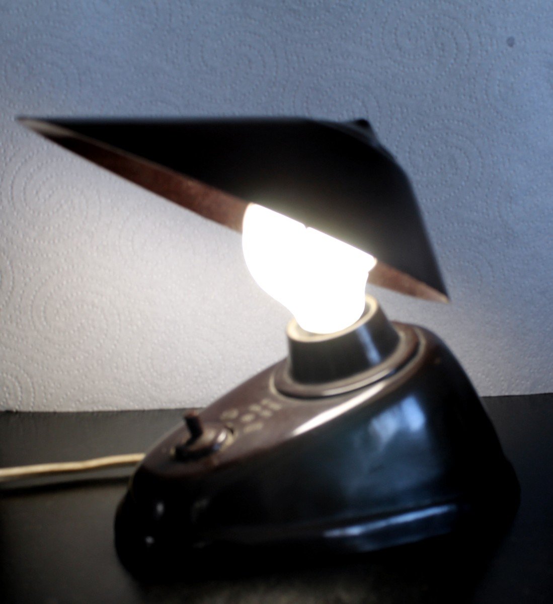 1940s Bakelite Lamp (esc)-photo-3