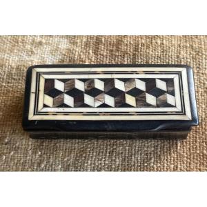 Antique Snuffbox Made Of Horn And Marquetry – 19th Century