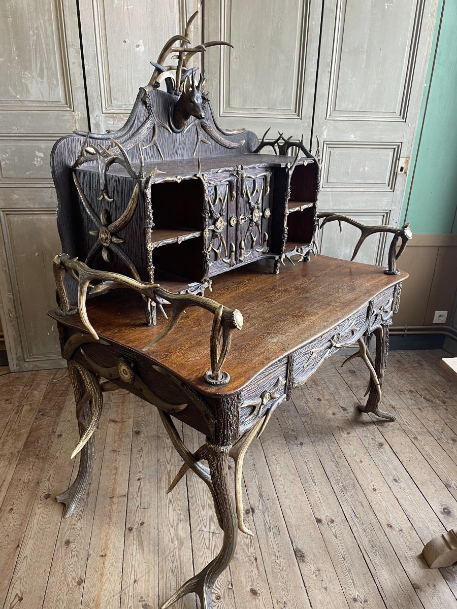 Desk In Deer Antler, Oak And Carved Lime -photo-1