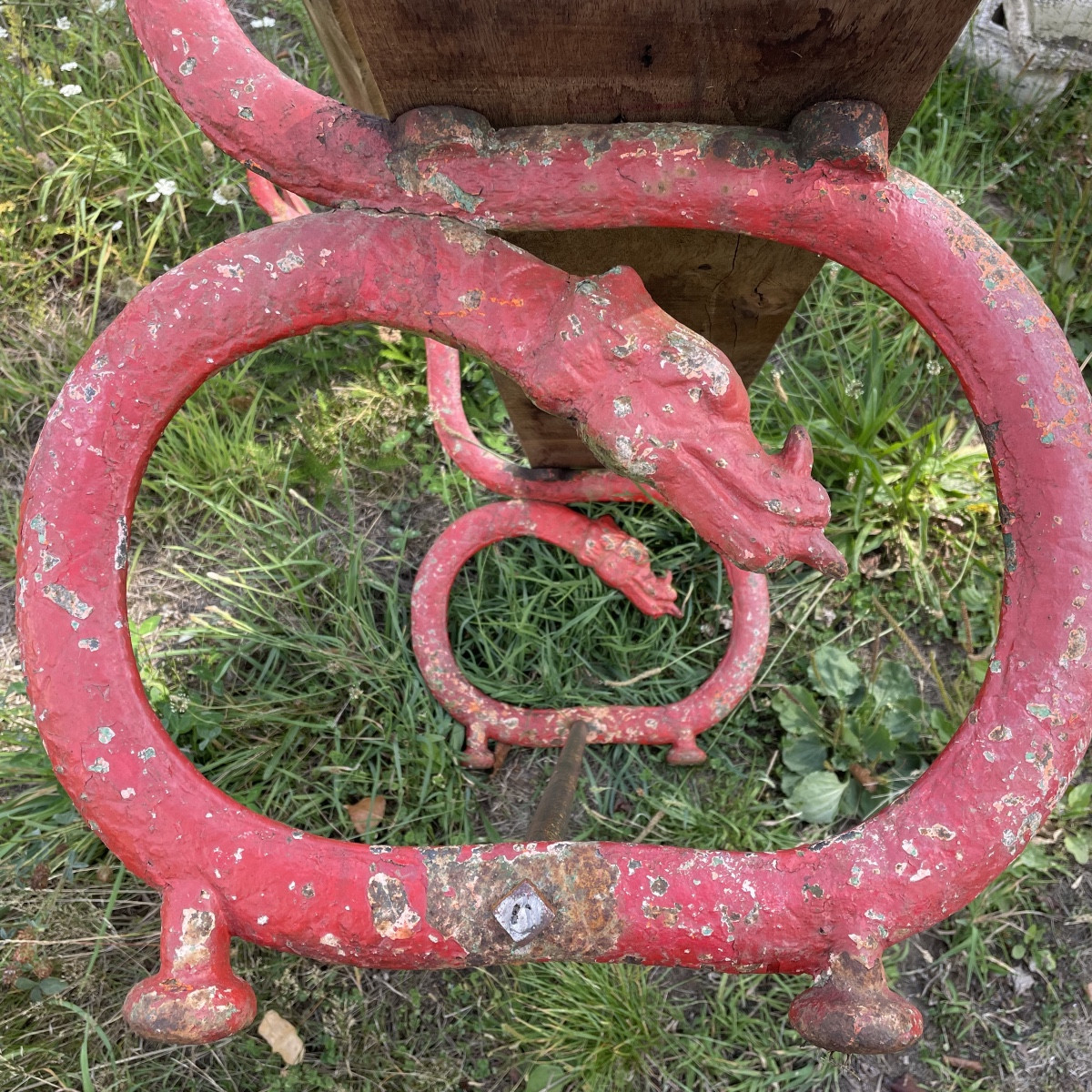 Cast Iron Garden Bench With Dragon Decoration. Length: 140 Cm-photo-3