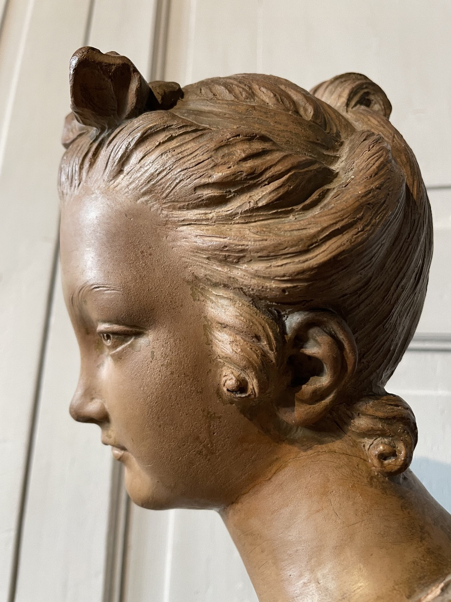 Terre cuite XIXe représentant une jeune femme -photo-2