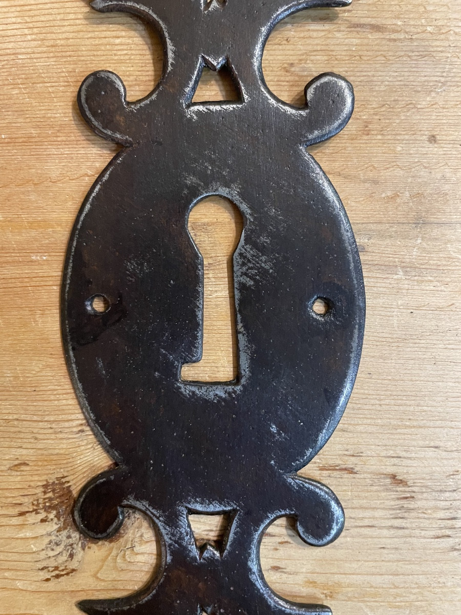 Grande entrée de serrure XVIII eme siècle en fer forgé -photo-3