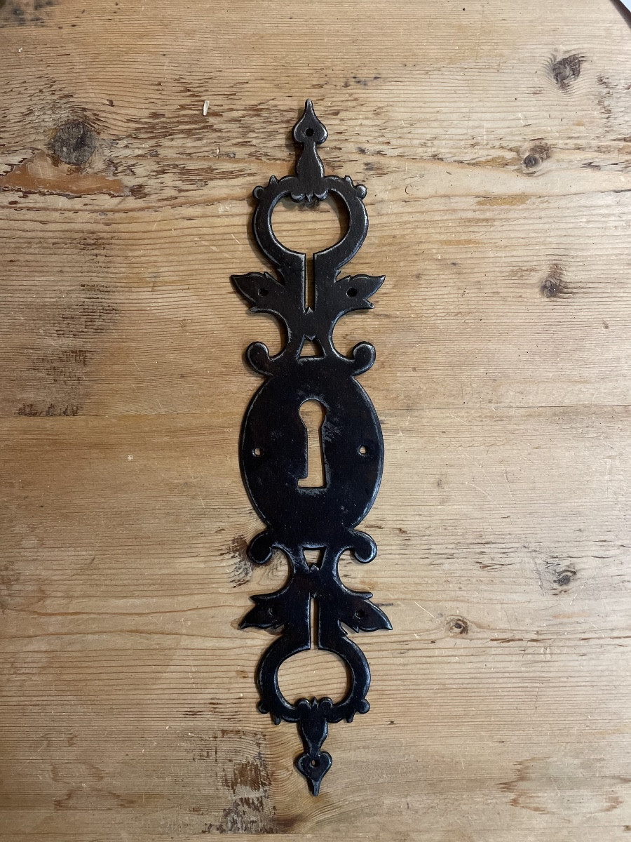 Grande entrée de serrure XVIII eme siècle en fer forgé 