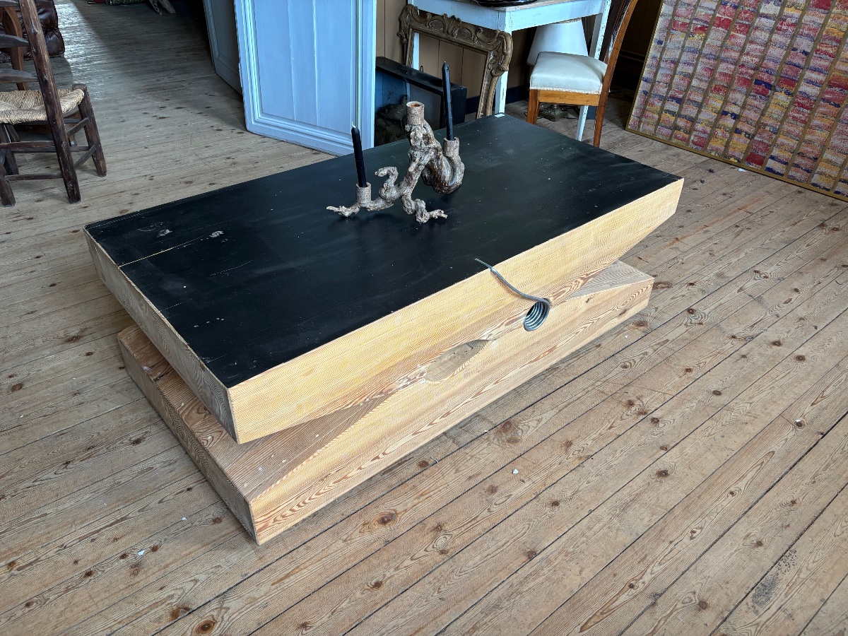 Coffee Table Shaped Like A Clothespin -photo-4