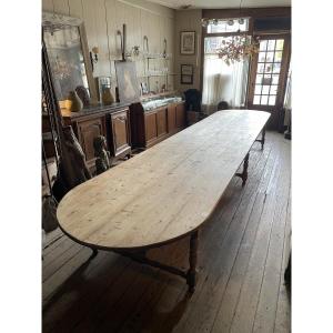 Très grande table de communauté religieuse : 5, 5m x 1,2 m.