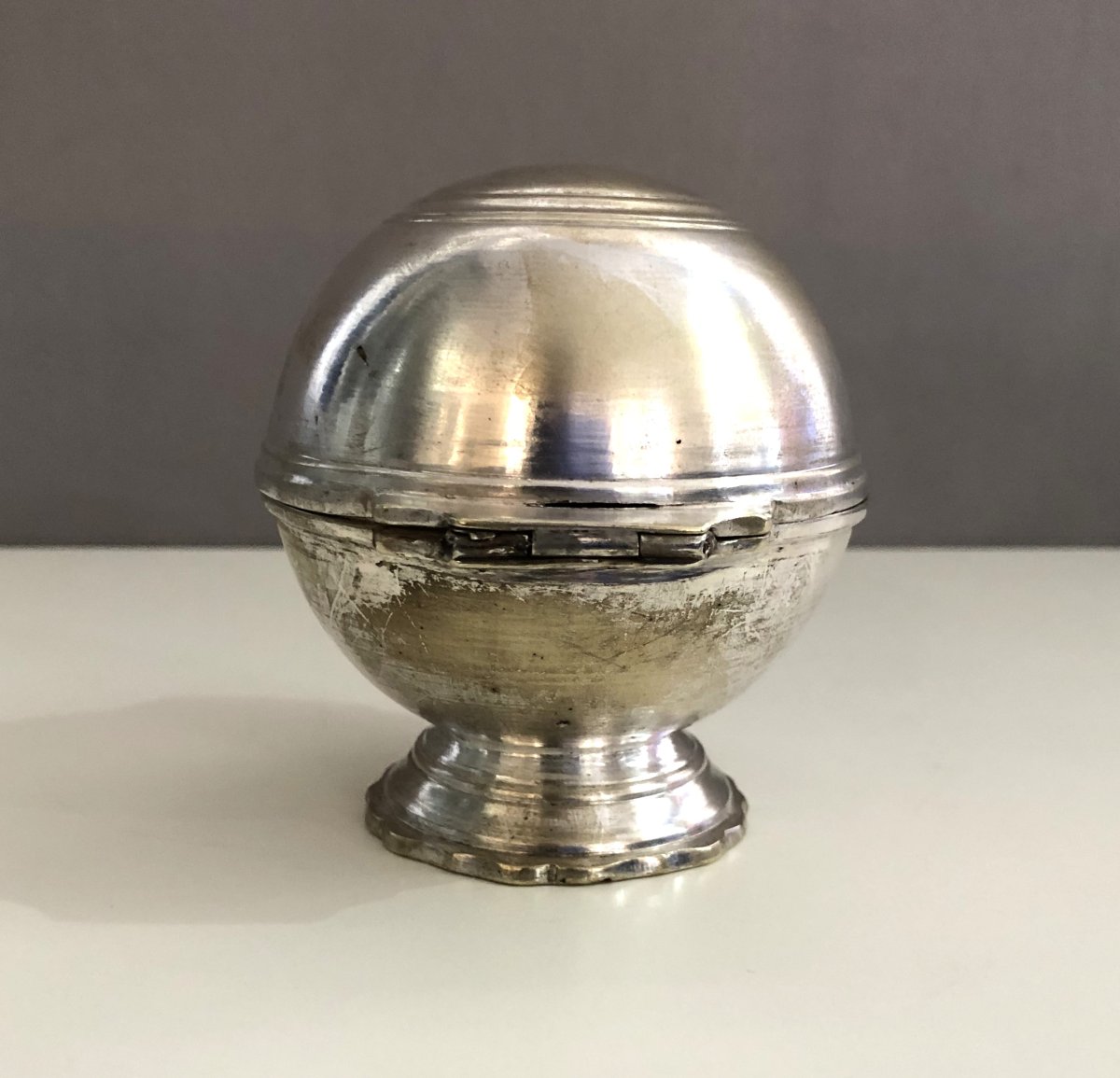 Old Silver-plated Metal Sponge/soap Ball From The 18th Century-photo-2
