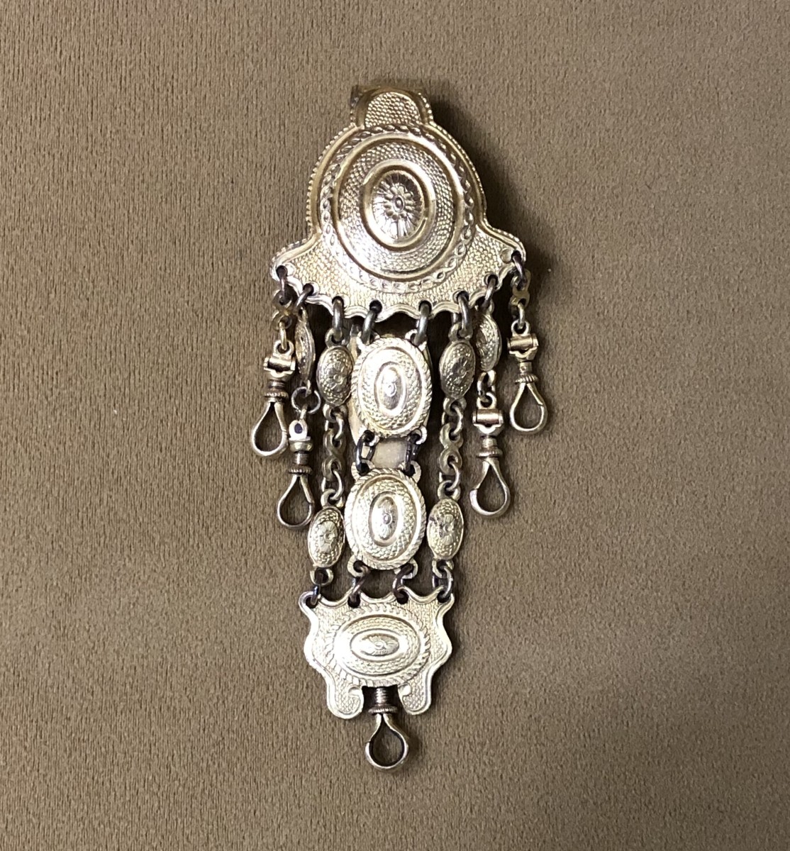 ancienne chatelaine / clavet en pomponne XVIII ème