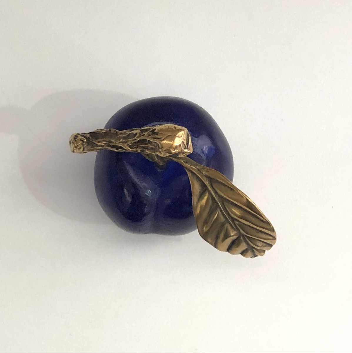 Prune Sculpture In Glass Paste And Bronze Signed Daum France Fruit-photo-1