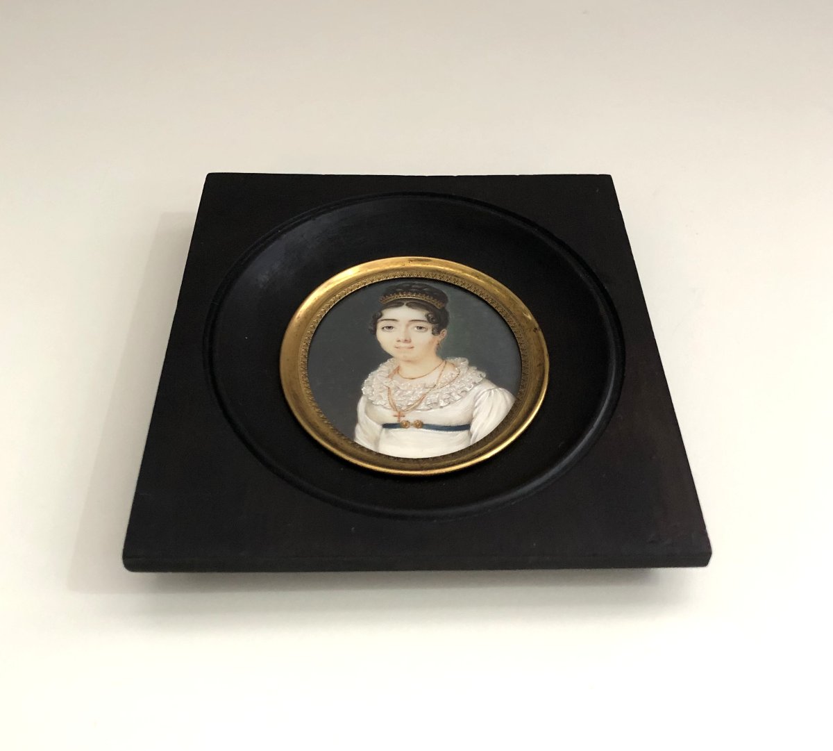 ancienne miniature peinte sur ivoire d'époque 1er Empire, portrait de jeune femme au diadème-photo-3