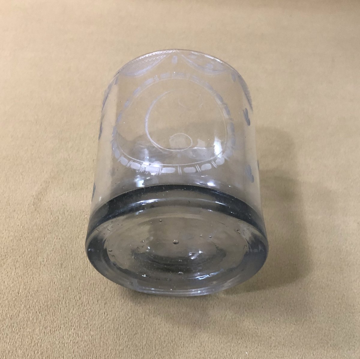 Ancien gobelet Normand en verre gravé et chiffré C - époque XVIII ème-photo-2