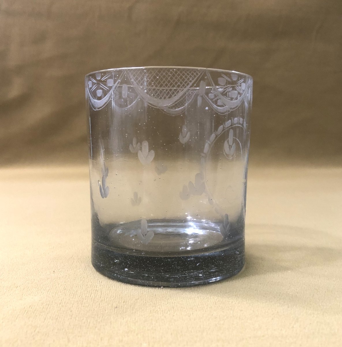 Ancien gobelet Normand en verre gravé et chiffré C - époque XVIII ème-photo-1