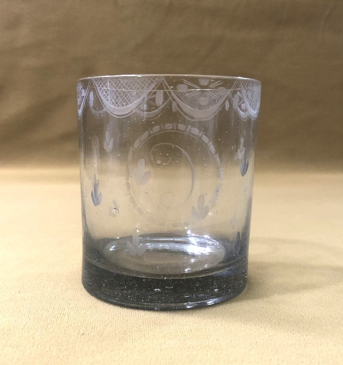 Ancien gobelet Normand en verre gravé et chiffré C - époque XVIII ème-photo-2