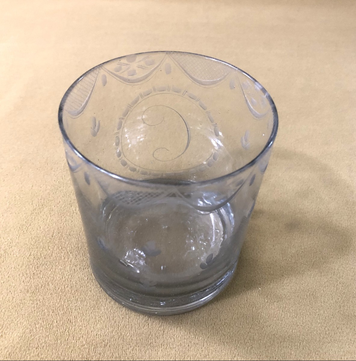 Ancien gobelet Normand en verre gravé et chiffré C - époque XVIII ème-photo-3