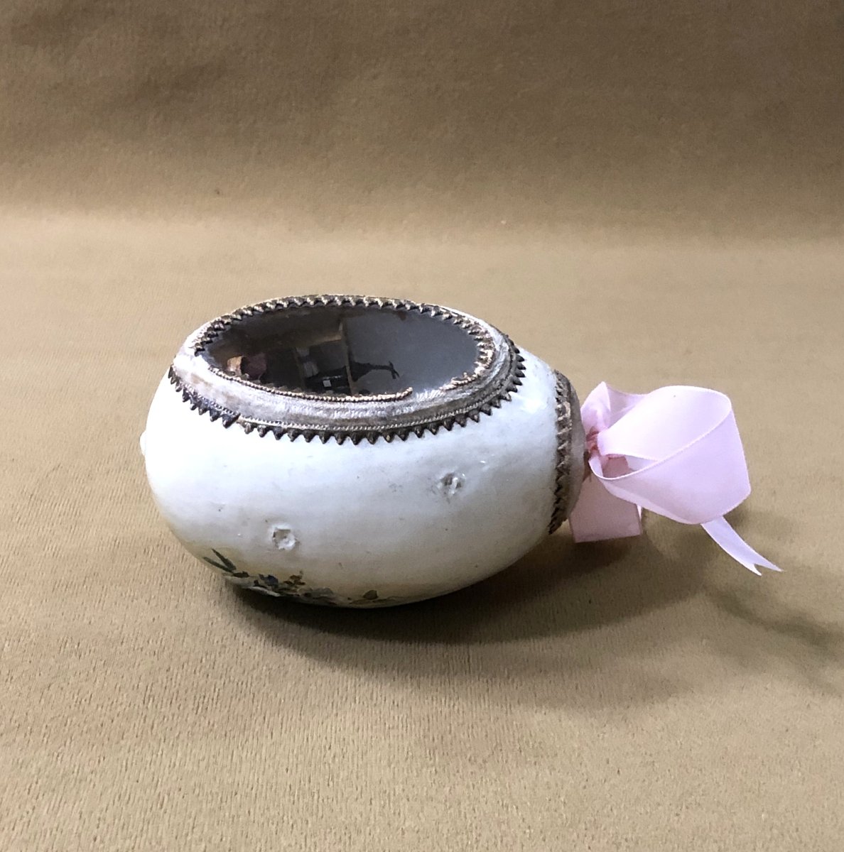 Ancienne " boite de nonne " dans un oeuf également appelé " beatiho " ou " cellule miniature "-photo-4