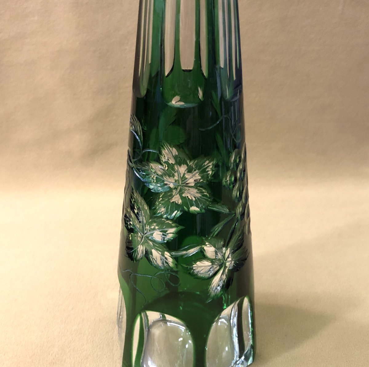 Baccarat - Antique Cut Crystal Decanter With Green Lining And Vine Branch Decoration-photo-1