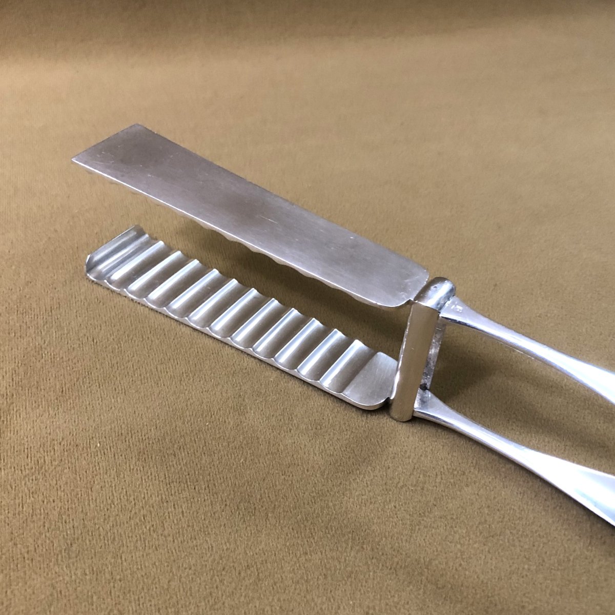 Hénin & Fils - Minerve Solid Silver Asparagus Tongs-photo-3