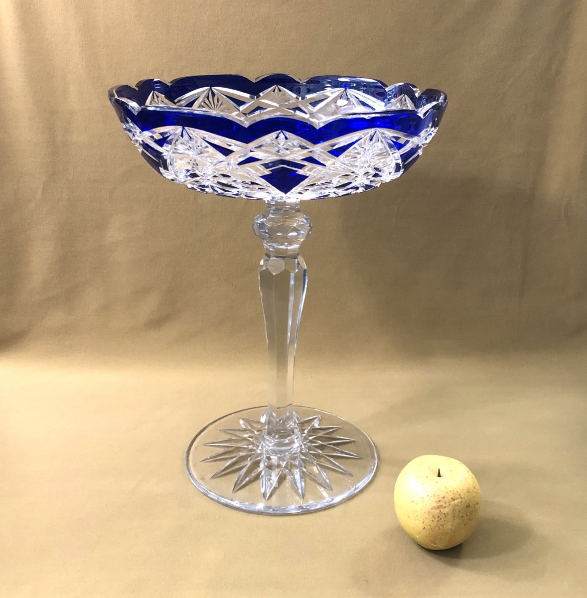 BACCARAT - grande coupe sur pied en cristal overlay doublé bleu 34 cm-photo-2