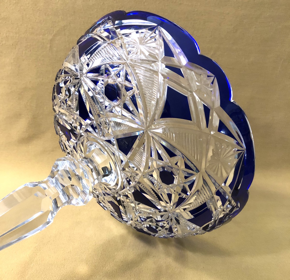 BACCARAT - grande coupe sur pied en cristal overlay doublé bleu 34 cm-photo-1
