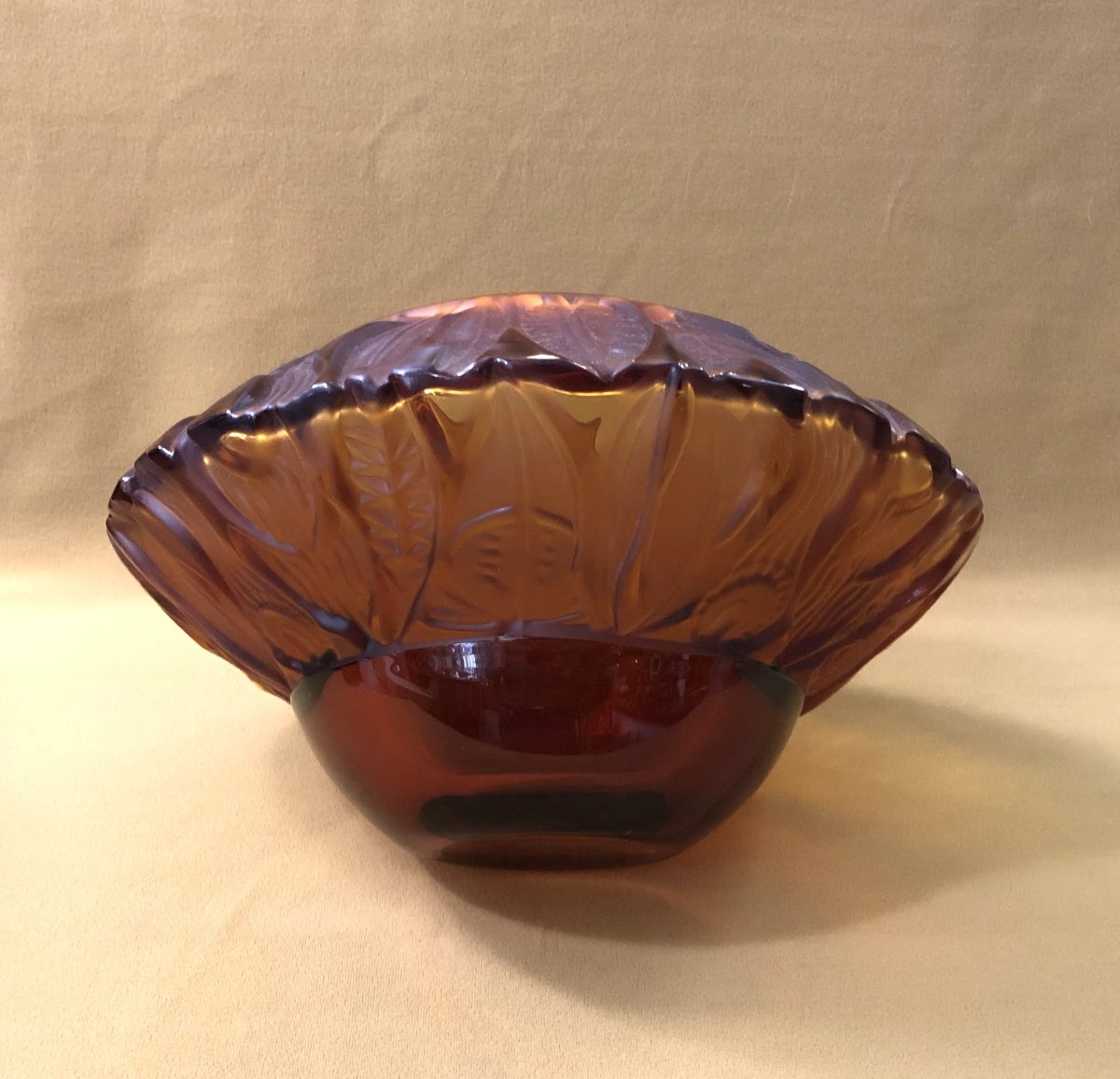 PORTIEUX - vase boule en cristal ambré de style ART DECO à décor de plumes-photo-4