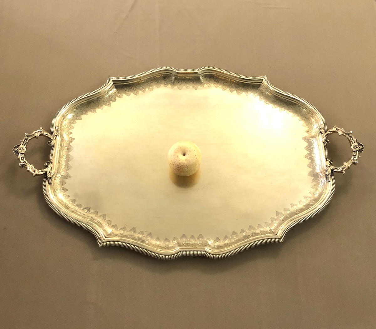 grand plateau de service à anses en métal doré 70 x 43 cm-photo-3