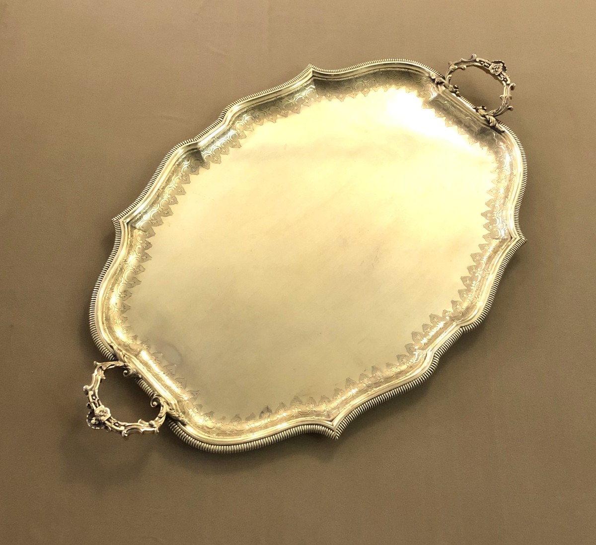 grand plateau de service à anses en métal doré 70 x 43 cm-photo-4