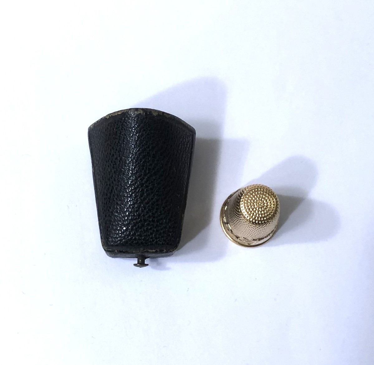 AUCOC à PARIS - ancien dé à coudre en or jaune 18 carats / instrument de couture-photo-6