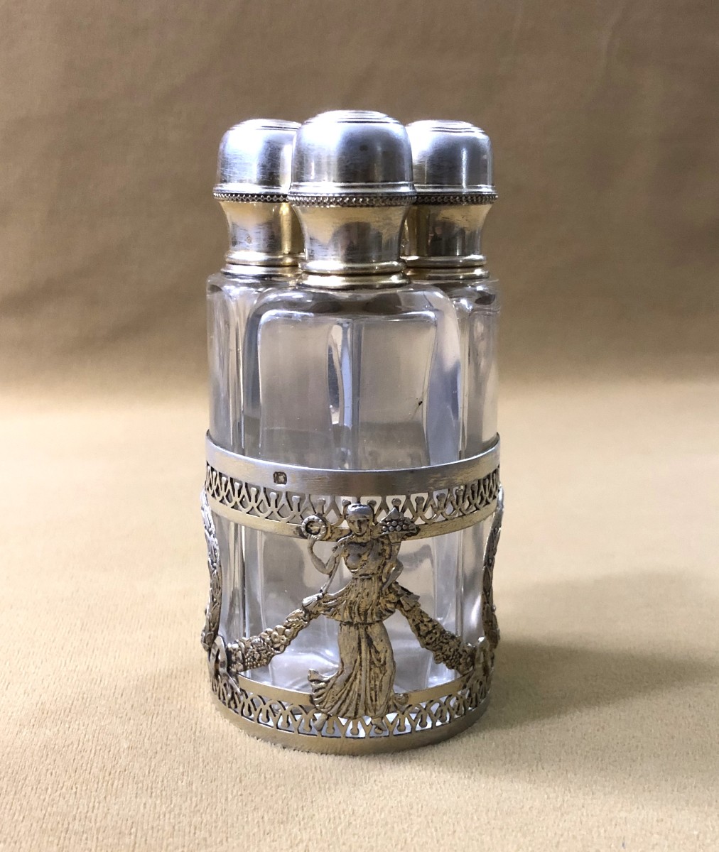 " cave à odeurs " en vermeil poinçon MINERVE contenant 4 flacons à parfum en cristal XIXème-photo-2