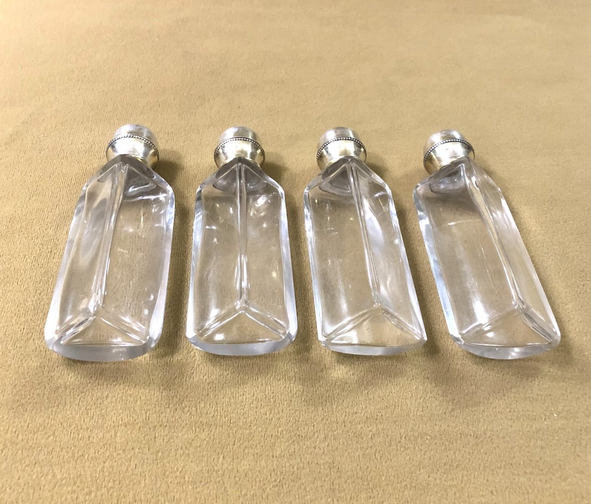 " cave à odeurs " en vermeil poinçon MINERVE contenant 4 flacons à parfum en cristal XIXème-photo-5