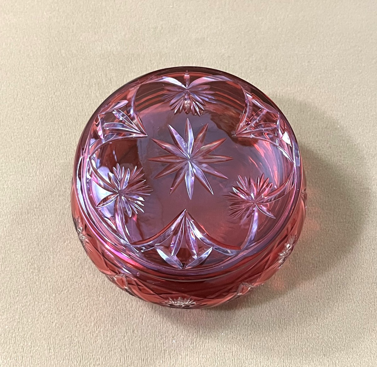 boite ronde / bonbonnière en cristal overlay BACCARAT doublé ROUGE-photo-4