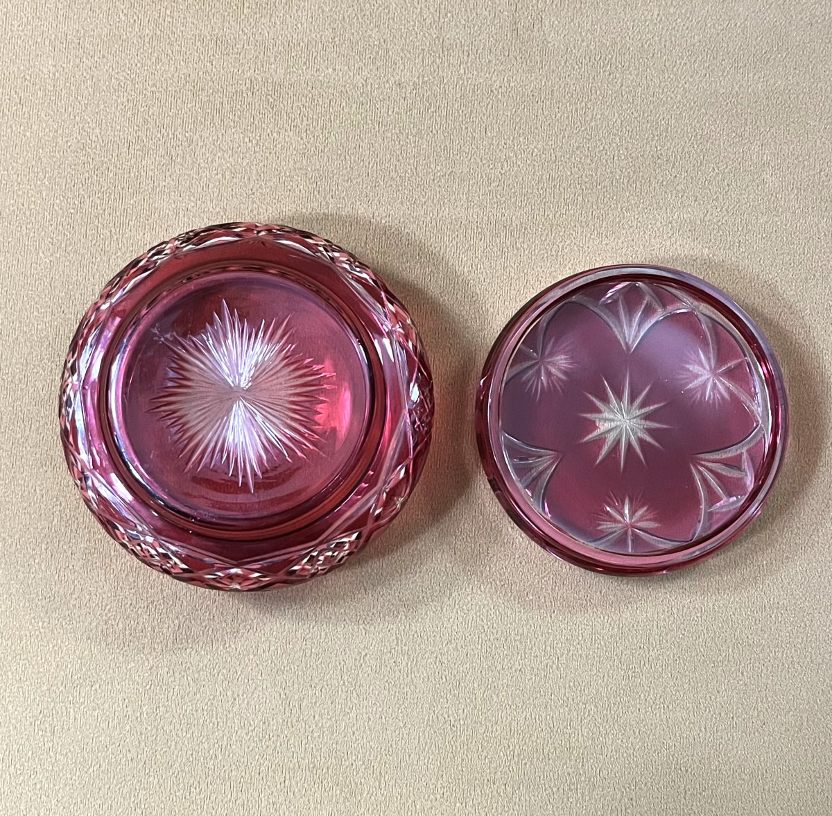 boite ronde / bonbonnière en cristal overlay BACCARAT doublé ROUGE-photo-4