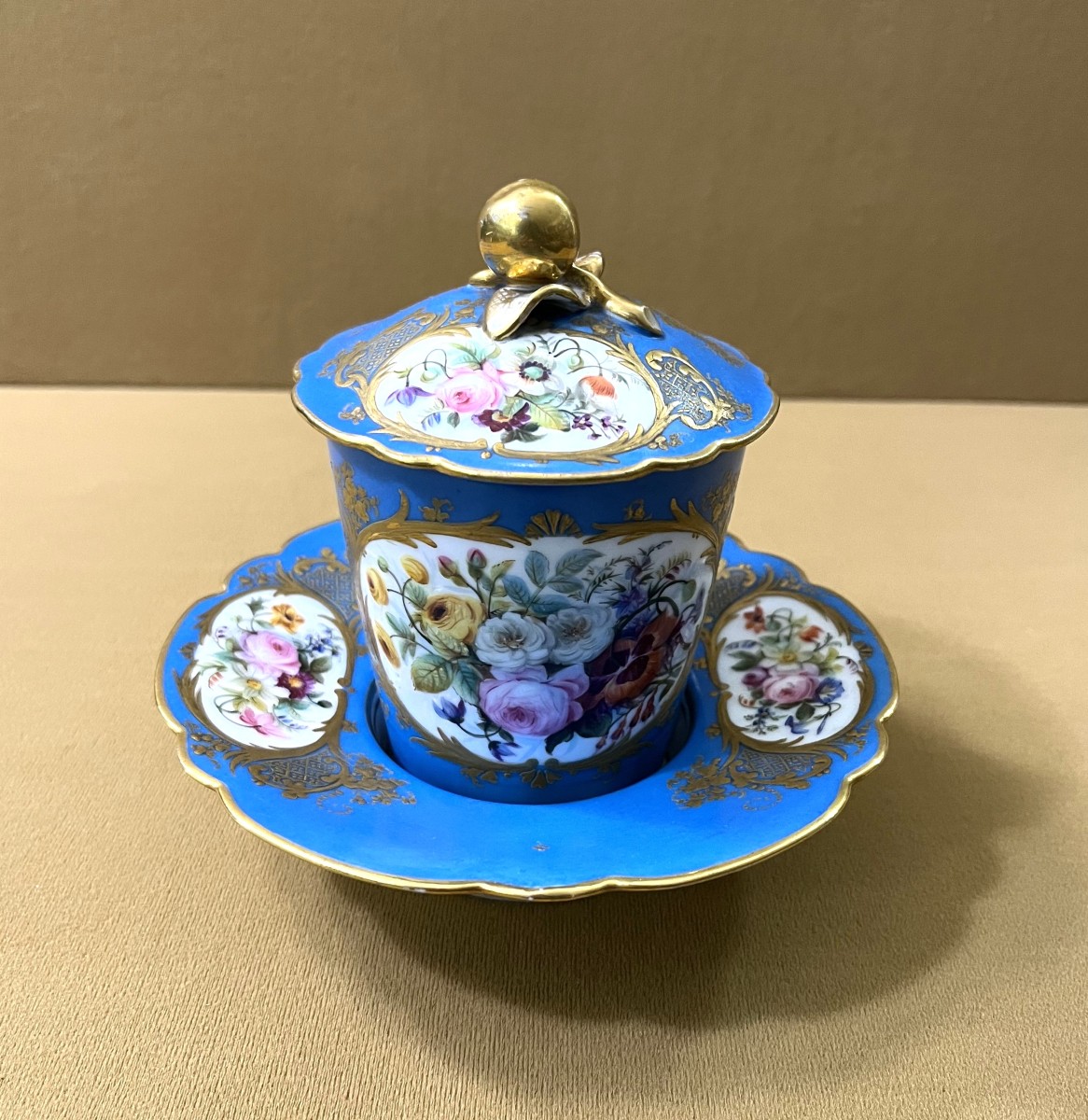 PARIS - tasse trembleuse en porcelaine dans le gout de Sèvres-photo-3