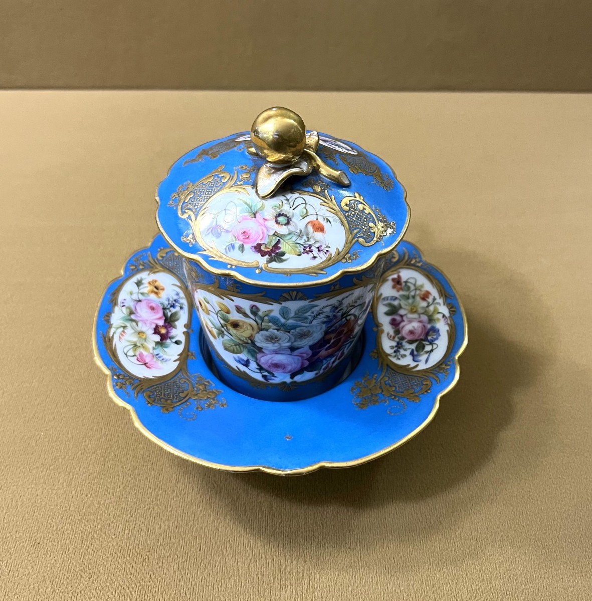 PARIS - tasse trembleuse en porcelaine dans le gout de Sèvres-photo-4