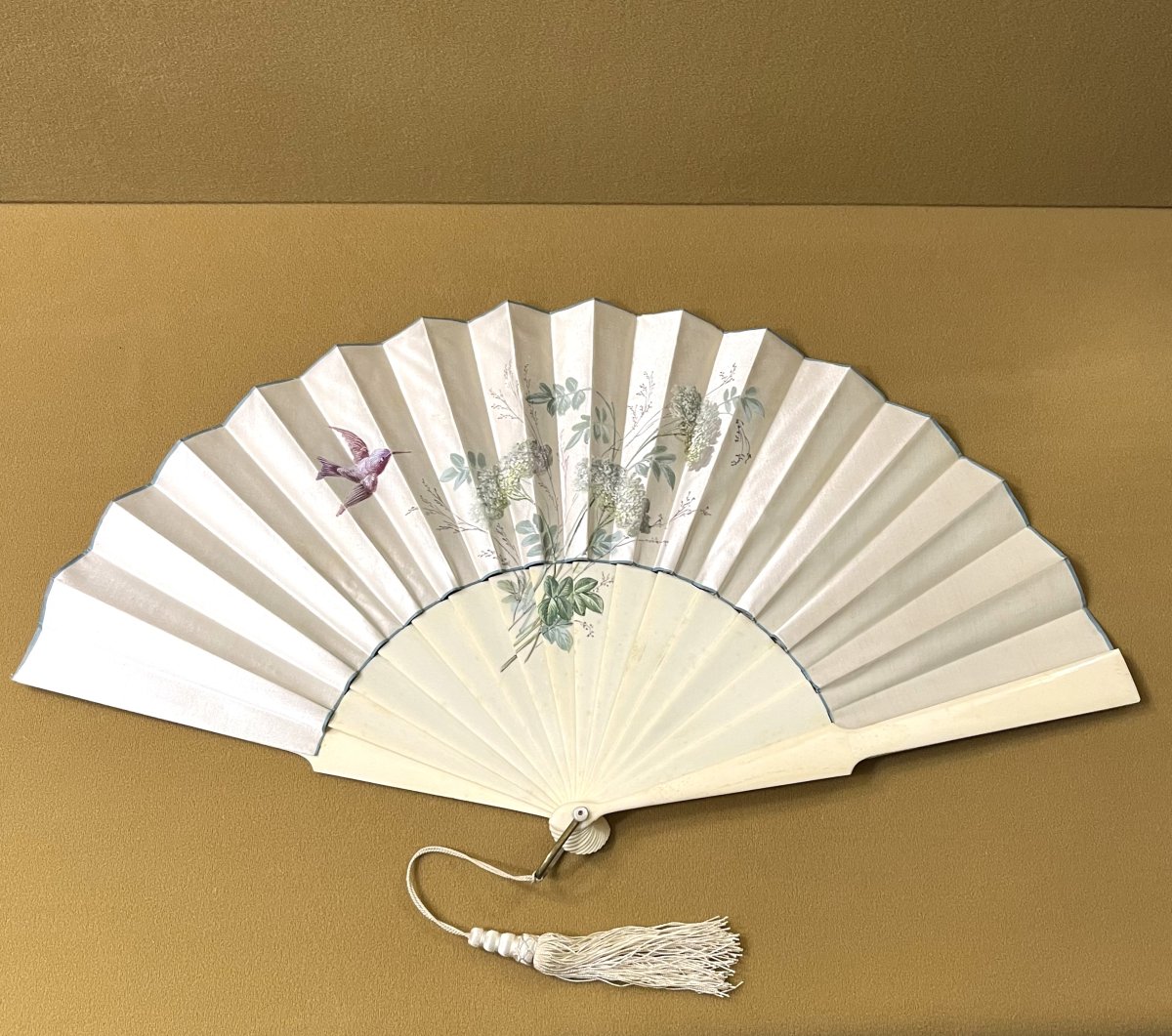 Antique Painted Silk Fan With A Bone Frame, Late 19th Century-photo-1