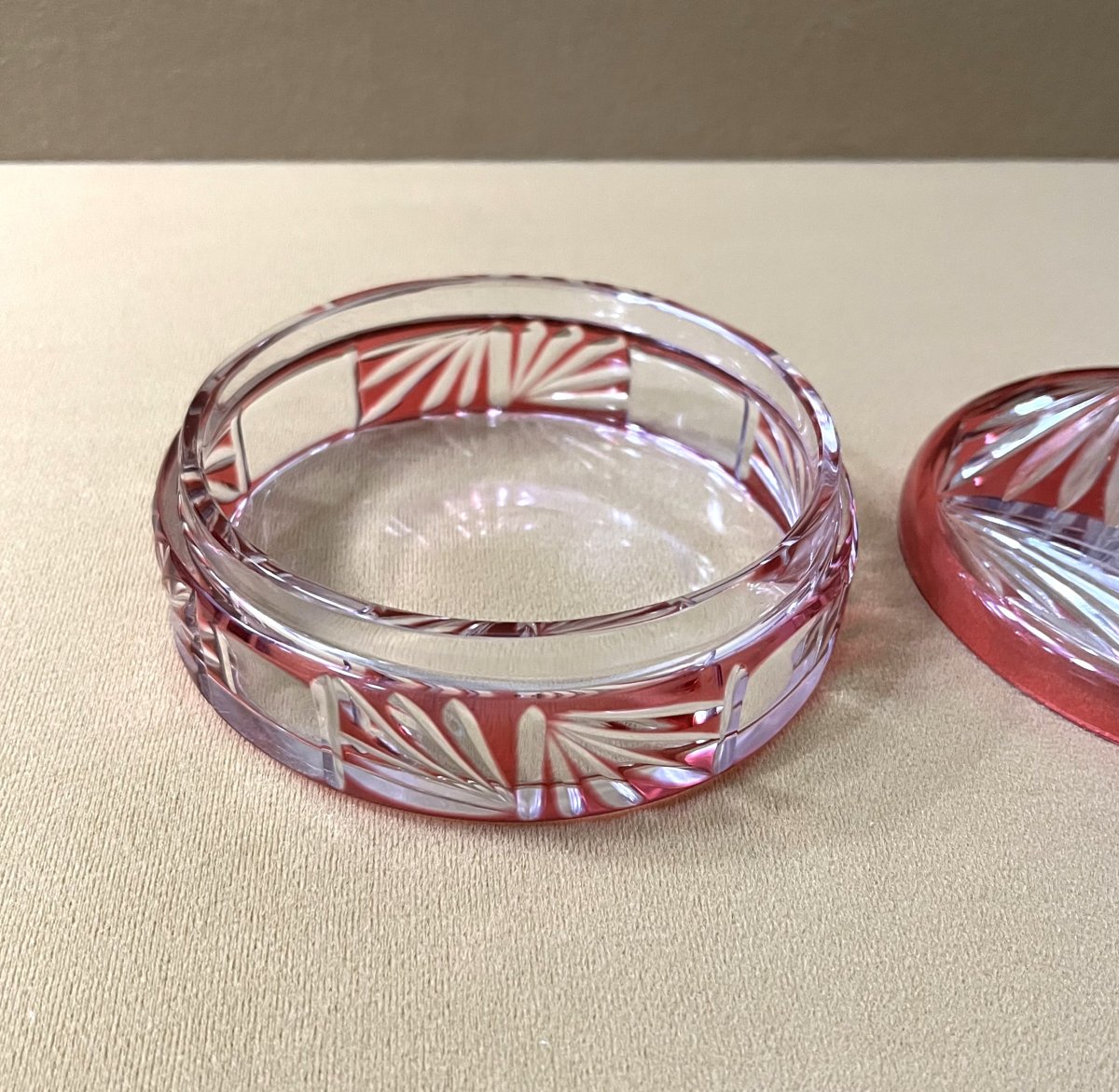 CRISTALLERIES DE NANCY - boite ronde en cristal overlay doublé rouge, période ART DECO-photo-2