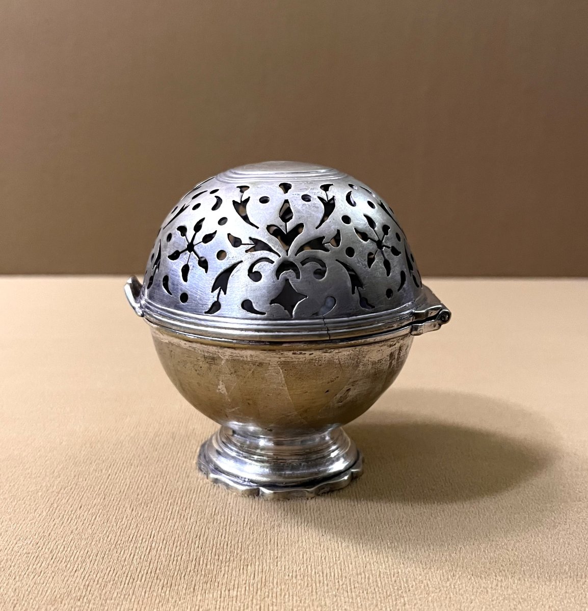 Antique Silver-plated Metal Sponge Ball From The 18th Century-photo-2